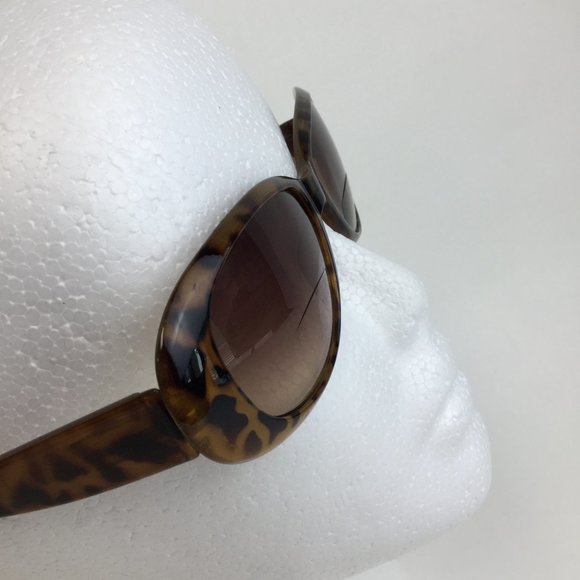 JM New York oval animal print sunglasses - Picture 4 of 5